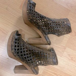 Sbicca caged heel